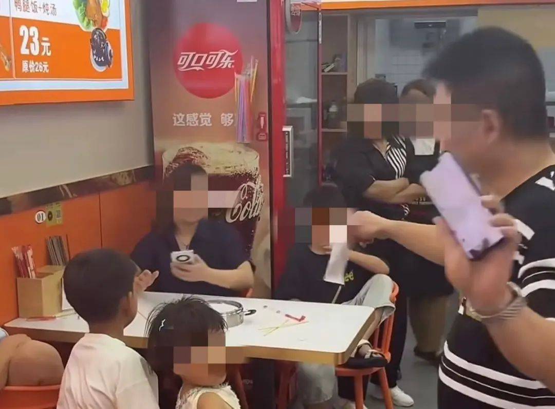 皇冠信用網如何注册_三名女子和四个孩子点一碗面皇冠信用網如何注册,多次免费续面被拒后女子连续给出2个差评!老板:不同意和解,将重新调整续面规则